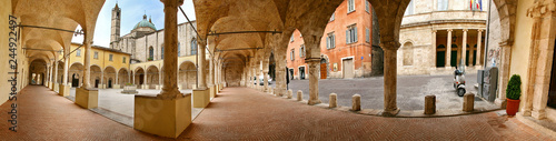 Ascoli Piceno, Cattedrale, chiostro maggiore a 360 gradi