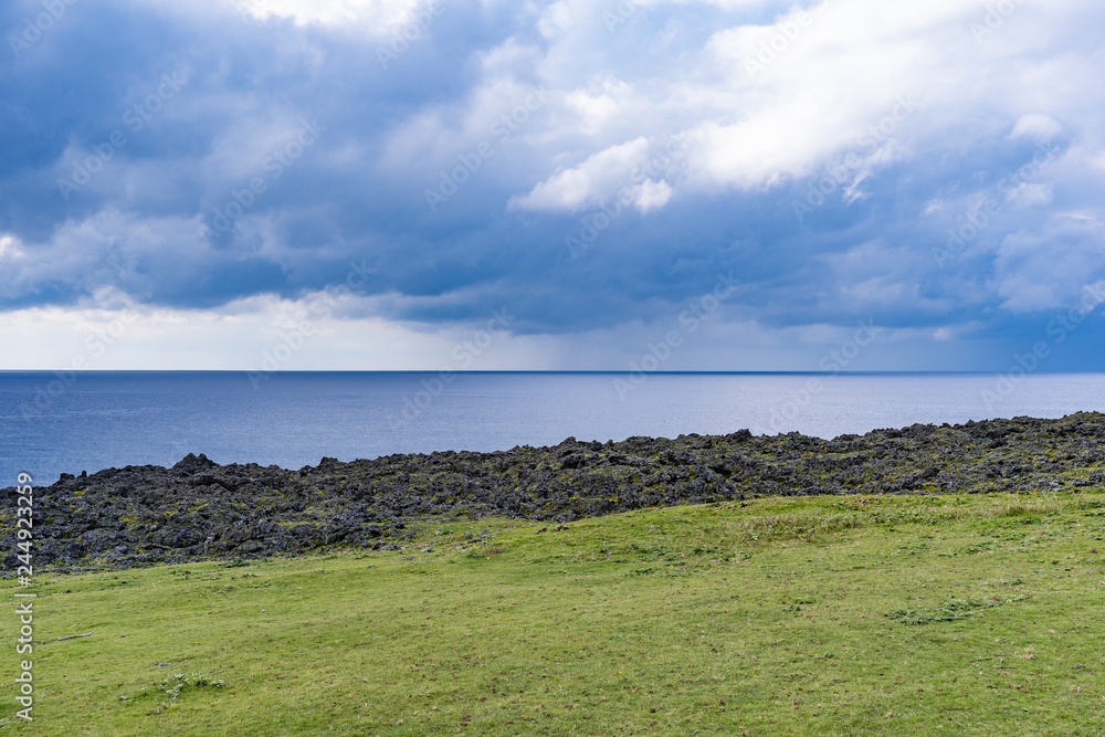 沖縄県与那国島南牧場線から眺める海