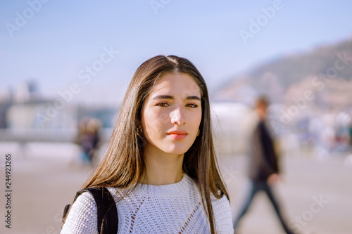 Portrait of a happy smiling young girl - Image