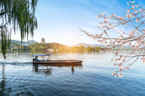 The sightseeing boat is on the lake，Beautiful landscape and landscape in West Lake, Hangzhou photo