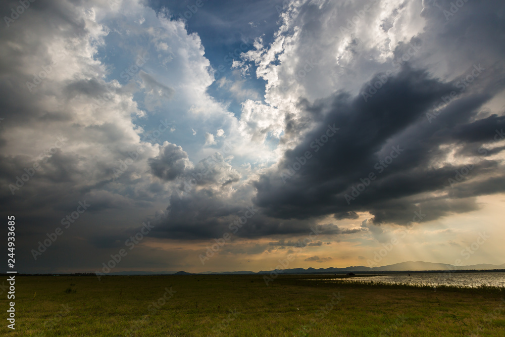 Obraz premium Storm clouds with the rain, nature background