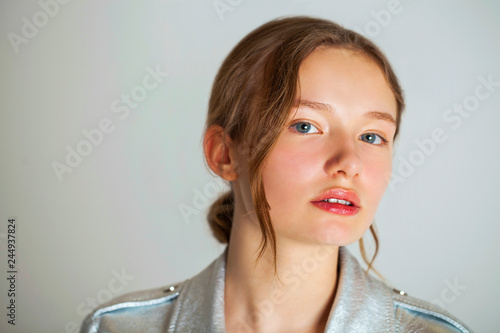 фотографія Portrait of a young teen girl without makeup