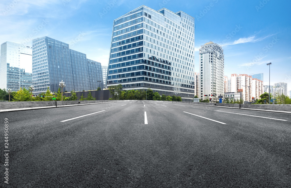 The expressway and the modern city skyline