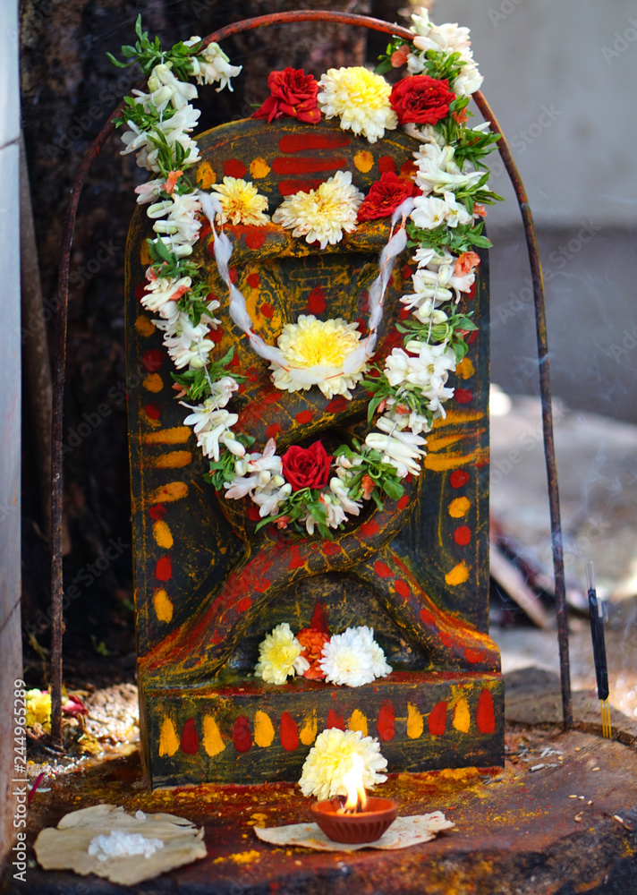 Indian God Shiva and Ganesh Worshiped Decorated Flower Garlands. Stock  Image - Image of ganesh, shiva: 176621683