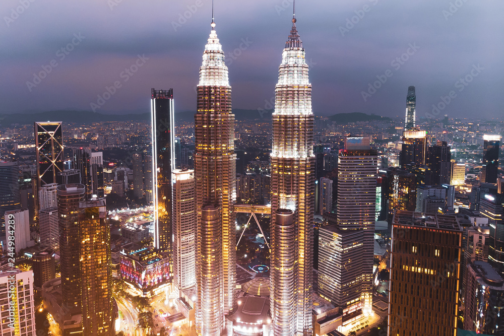 Obraz premium Aerial view Kuala Lumpur skyline at night