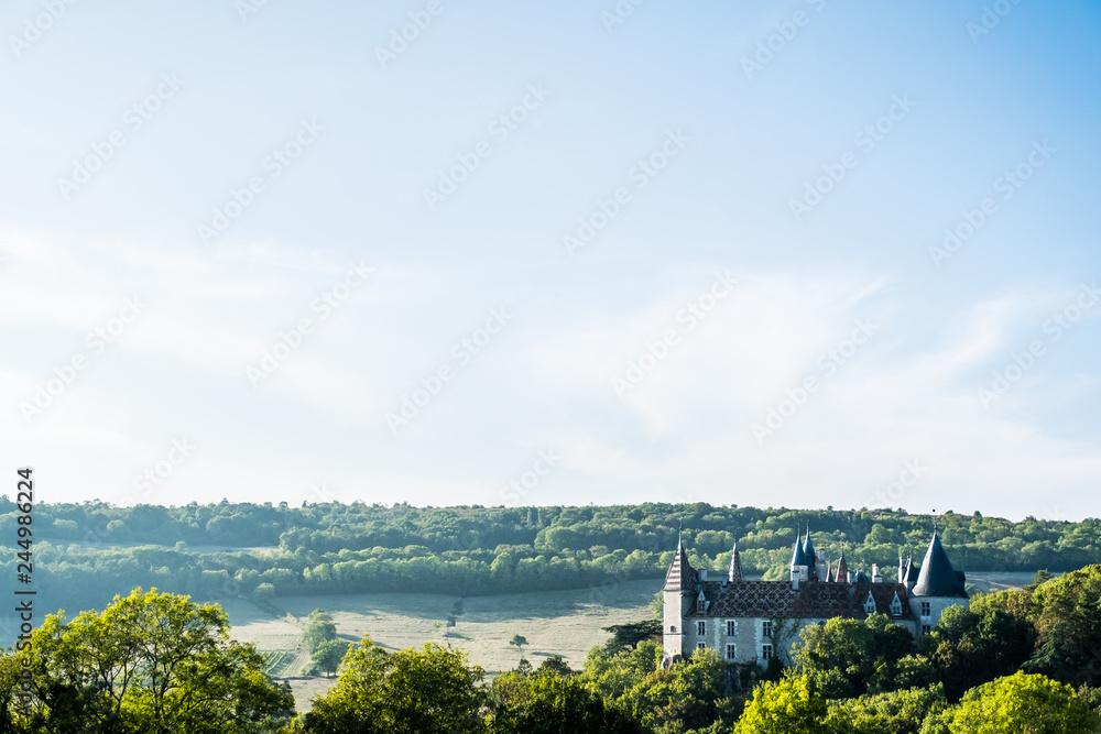 Panorama sur le chateau de Rochepot, Bourgogne, France