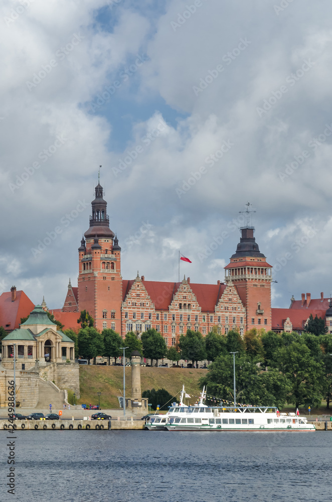 Fototapeta premium CITYSCAPE - The official building and a boat on the river in Szczecin