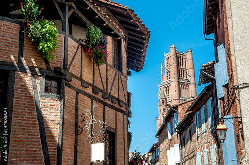 walk in the small streets of the city of Albi
