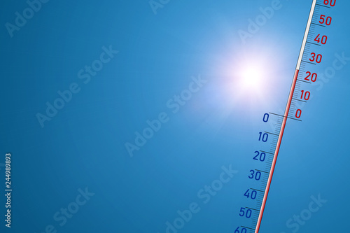 In summer, the thermometer shows a high temperature of 25 degrees.