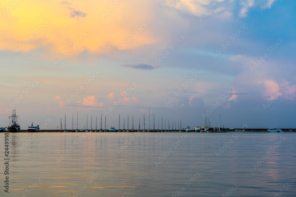 Obraz premium Greece, Zakynthos, Reflecting light of countless sail boats in zakynthos city harbor in magic twilight mood