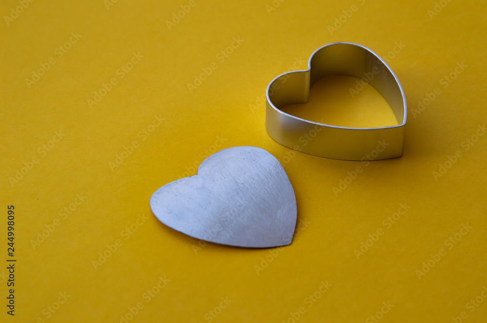 Fototapeta premium heart on yellow background