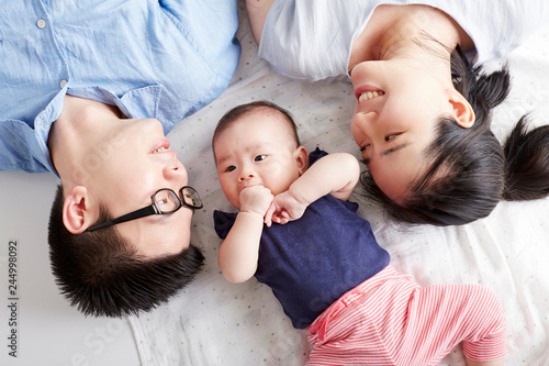 Wallpaper Mural Asian baby and her parents, lying in bed relatives Torontodigital.ca