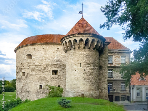 Fototapeta Naklejka Na Ścianę i Meble -  fort and gate at the city wall in Tallinn, Estonia