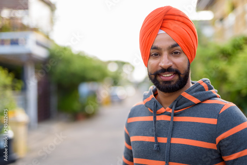 Tablou pe pânză Indian Sikh man wearing turban in the streets outdoors