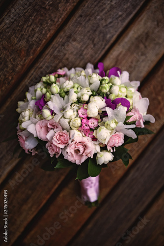 photo of a vintage and rustic style bridal bouquet, wedding details for brides. © RHJ