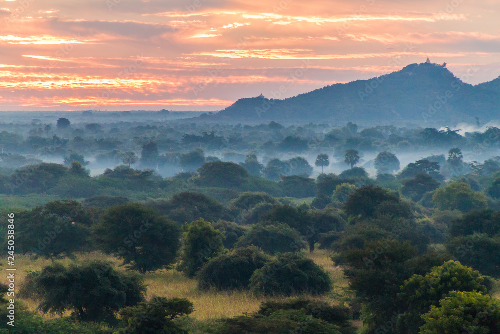 Obraz premium Sunrise in Bagan, Myanmar