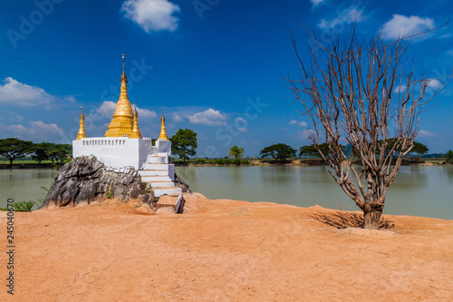 Small stupa at Kyaut Ka Lat (Kyaut Kalat or Kyauk Kalap) temple near Hpa An, Myanmar photo