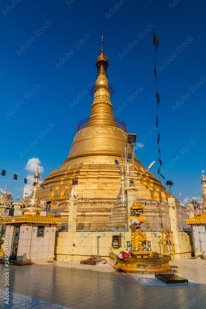 Fototapeta premium Botataung Paya pagoda in Yangon, Maynmar