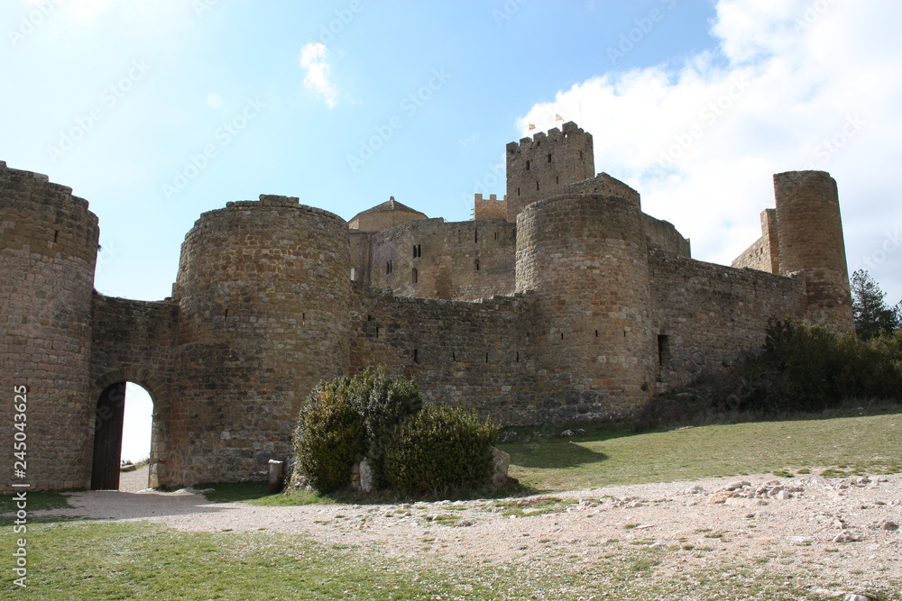 Muralla Castillo medieval siglo XI Loarre