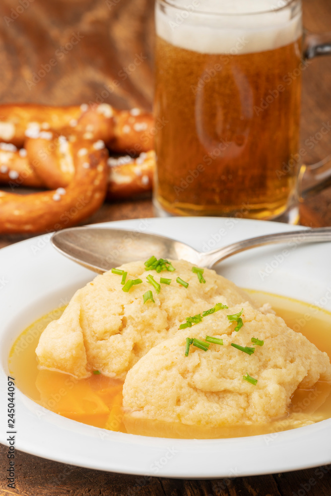 bayerischen Grießknödelsuppe bayerischen Grießknödelsuppe