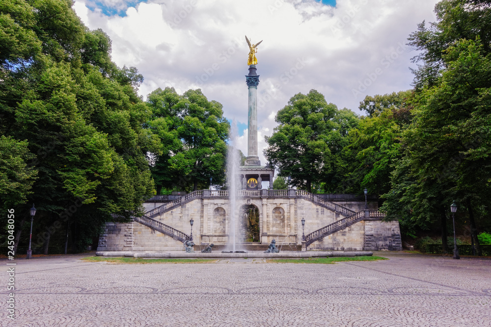 Obraz premium The Peace Angel in Munich Bavaria Germany