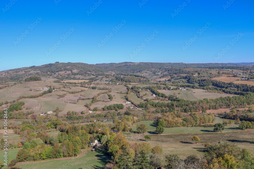 Obraz premium Paysage de Corrèze vu de Turenne en Limousin, Nouvelle-Aquitaine