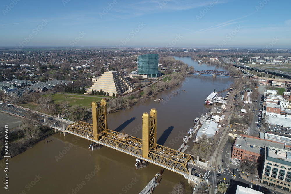 Fototapeta premium Tower Bridge, Old Sacramento, and Ziggurat building