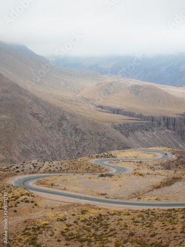 Obraz na płótnie Curvy road in the Quebrada de Humahuaca w salonie