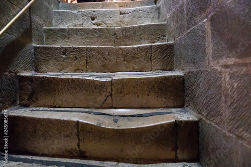 Canvas-taulu Jerusalem \ Israel - Octobe 14 2018: Heavily worn steps of a stairs in Church o a Holy Sepulchre