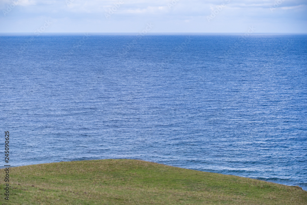 《与那国島》海と牧草地 《与那国島》海と牧草地