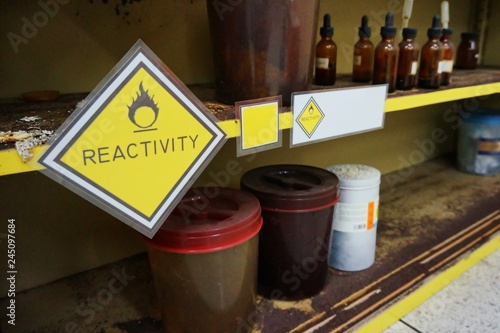 Yellow Warning Reactivity hazardous dangerous chemical label of oxidizing agent oxidant, oxidizer (substance that has the ability to oxidize other substances)  and effect of container were oxidized. photo
