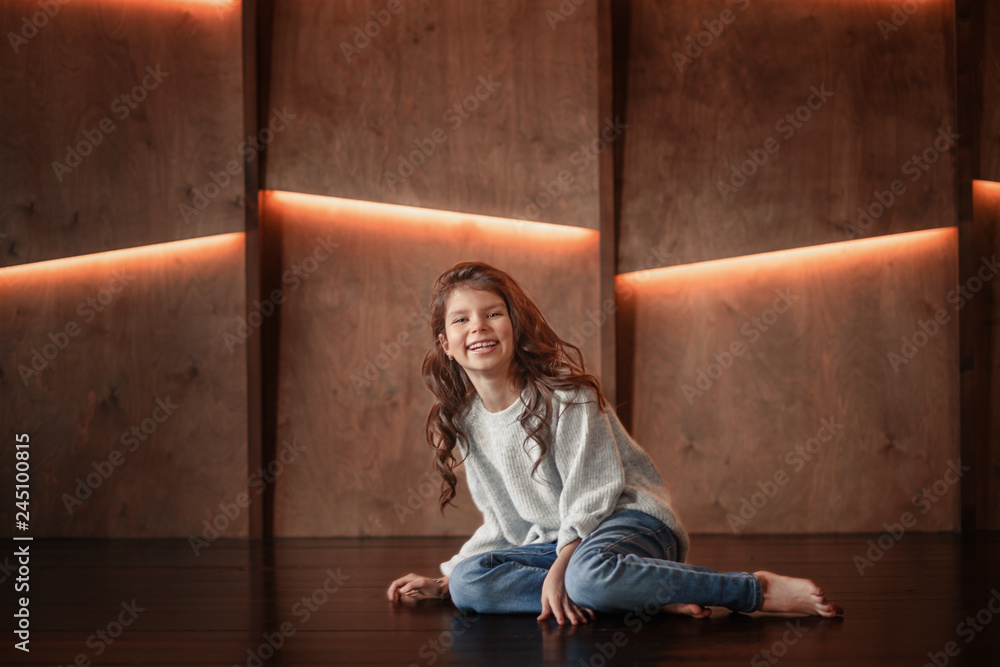 Fototapeta premium Girl looking at camera