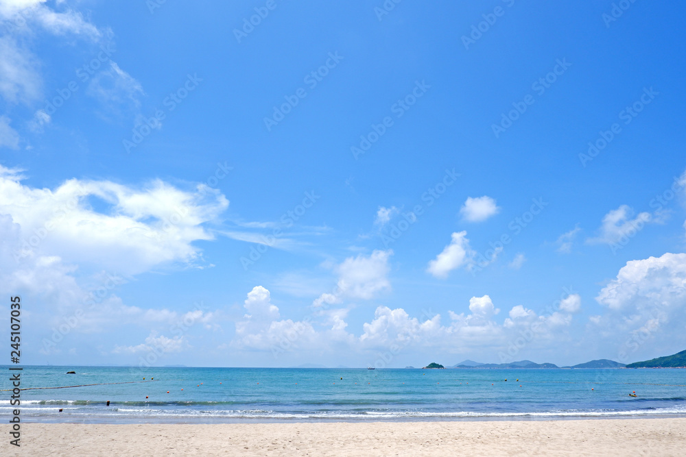 Obraz premium Beach, coastline, tree, sky, cloud and blue sky without people