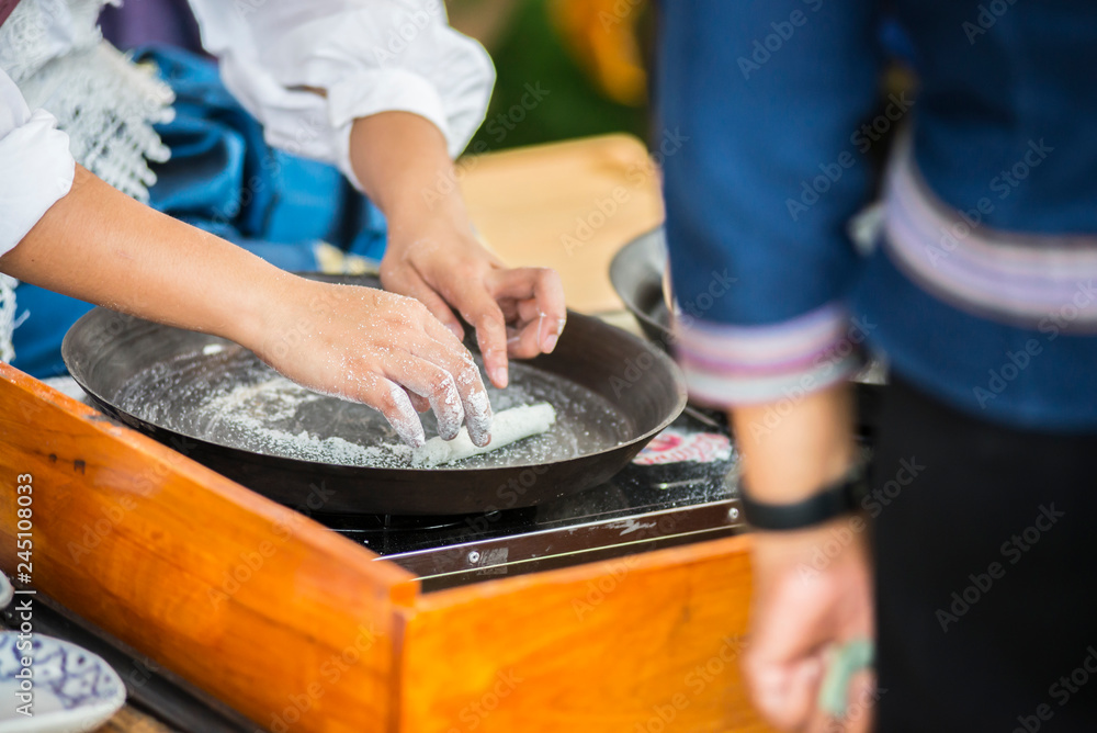 The gestures of the hands that are cooking The gestures of the hands that are cooking