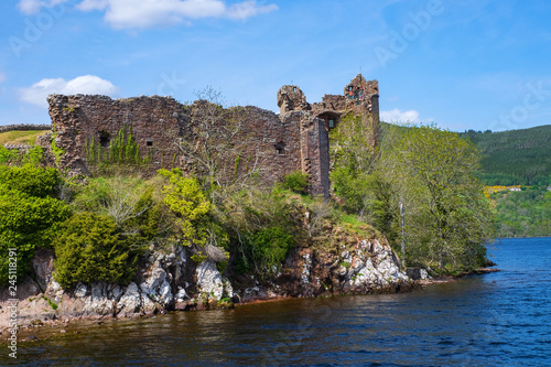 Ruine Urquhart am Loch Ness in den schottischen Highlands