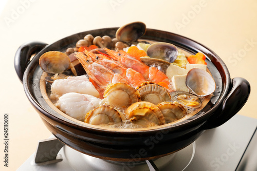 海鮮鍋　Japanese seafood hot pot photo