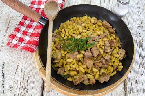 fricassée de mouton et flageolets photo