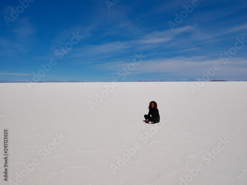 Obraz na płótnie Young tourist at Salar de Uyuni, Bolivia w salonie