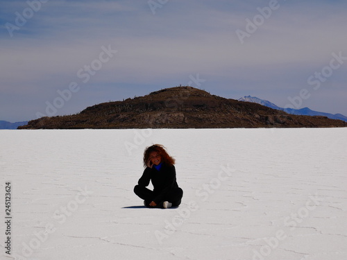 Obraz na płótnie Young tourist at Salar de Uyuni, Bolivia w salonie