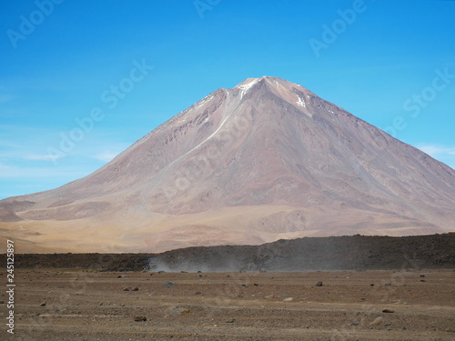 Obraz na płótnie Laguna verde and Vulcan Licancabur w salonie