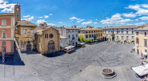 Marktplatz von Orvieto in Umbrien, die Piazza del Popolo photo