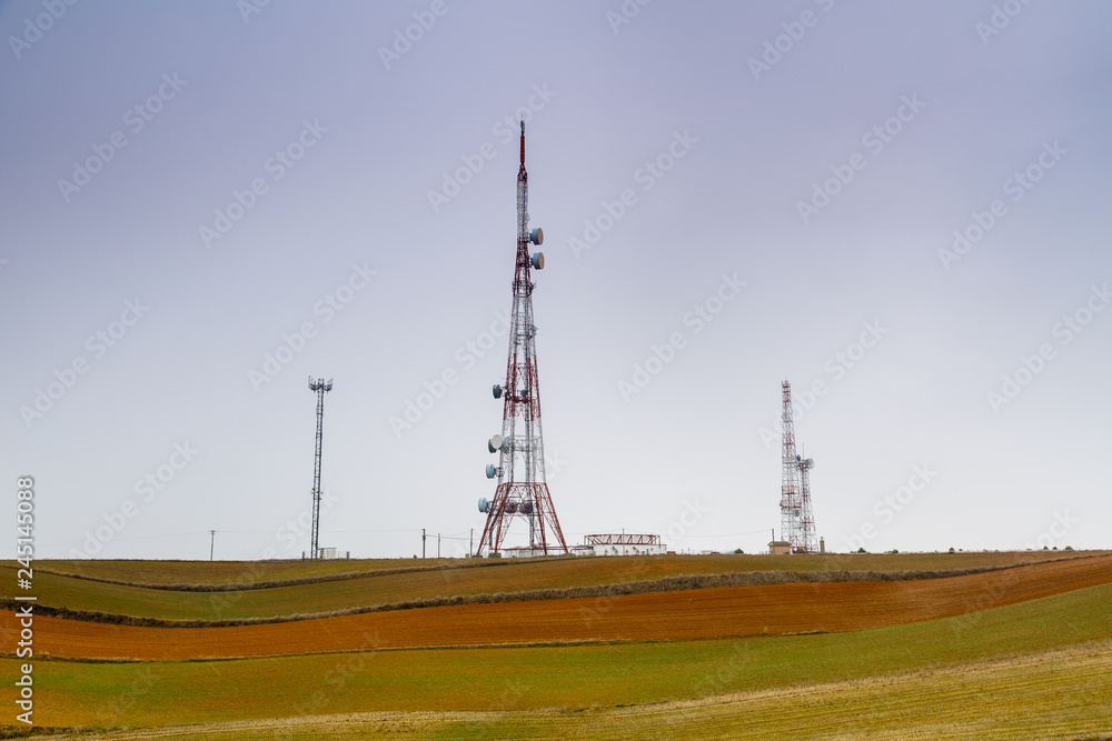 Torres metálicas repetidor señal televisión. Telecomunicaciones. Torres metálicas repetidor señal televisión. Telecomunicaciones.