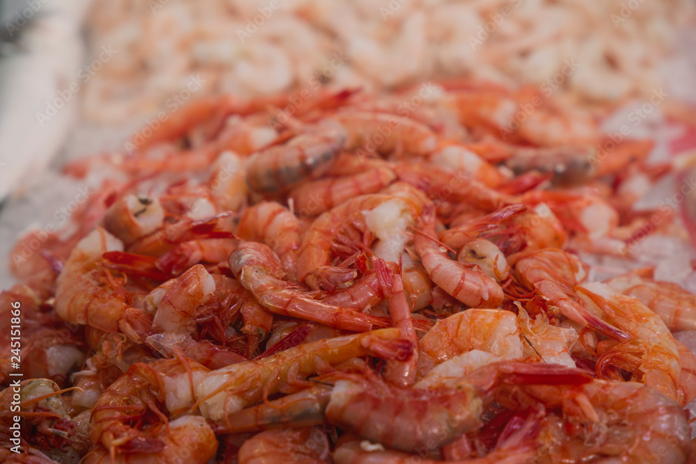 Pescado y sardinas plata en el mercadio Pescado y sardinas plata en el mercadio