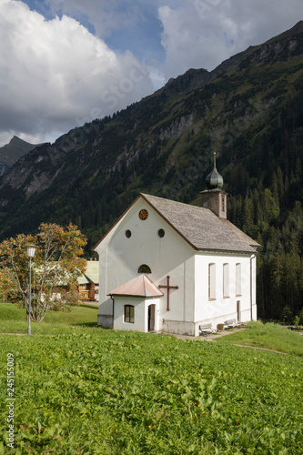Österreich, Vorarlberg, Allgäuer Alpen, Kleinwalsertal, Baad, Kirche St. Martin