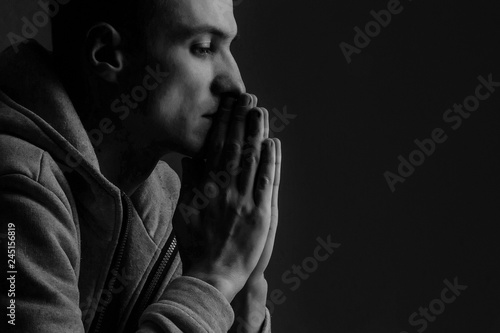 Canvas Print Man praying hands hoping for best