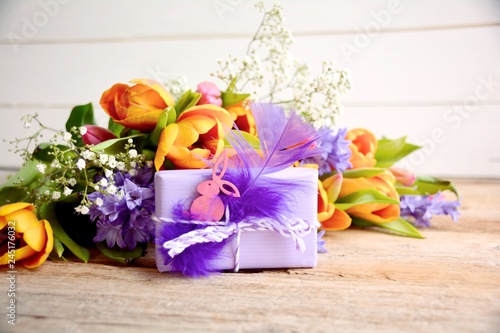 Ostern - Geschenk mit Blume...
