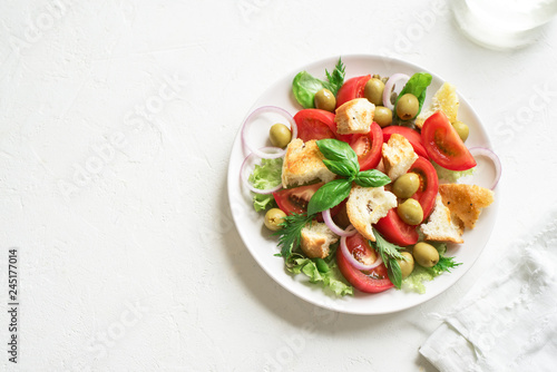 Panzanella Tomato Salad © mizina