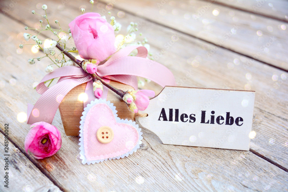 Geschenk mit Herz und Text - Alles Liebe - Muttertag Geburtstag Grüße Stock  Photo | Adobe Stock