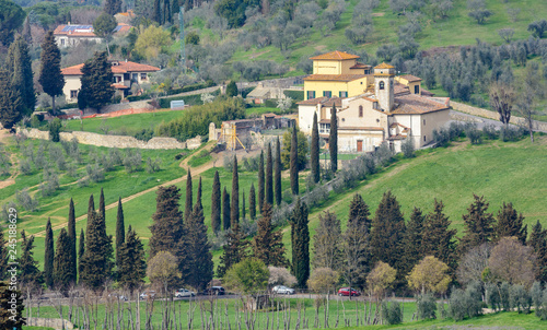 Settignano is an ancient Tuscan town on a hill, with a beautiful panoramic view of Florence. The city is located in the northeast of Florence. It is calm and private here. Italy