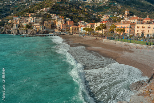 Vista panoramica sulla costiera amalfitana, Italia